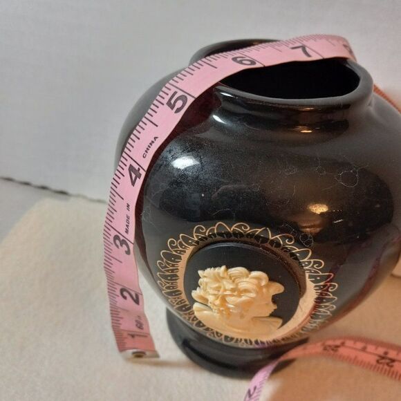 Vintage 3D Cameo w/ Gold trim Black Ceramic Vase Cottagecore Grandmacore - Picture 6 of 8